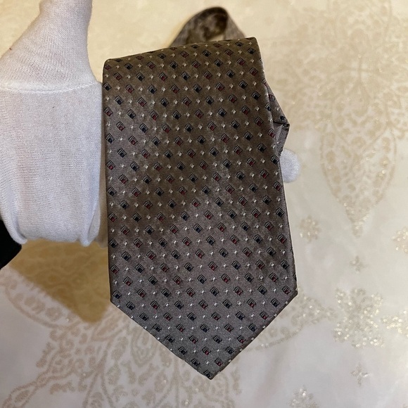 CHRISTIAN DIOR 💯 silk necktie in gray, blue and red - Picture 3 of 6